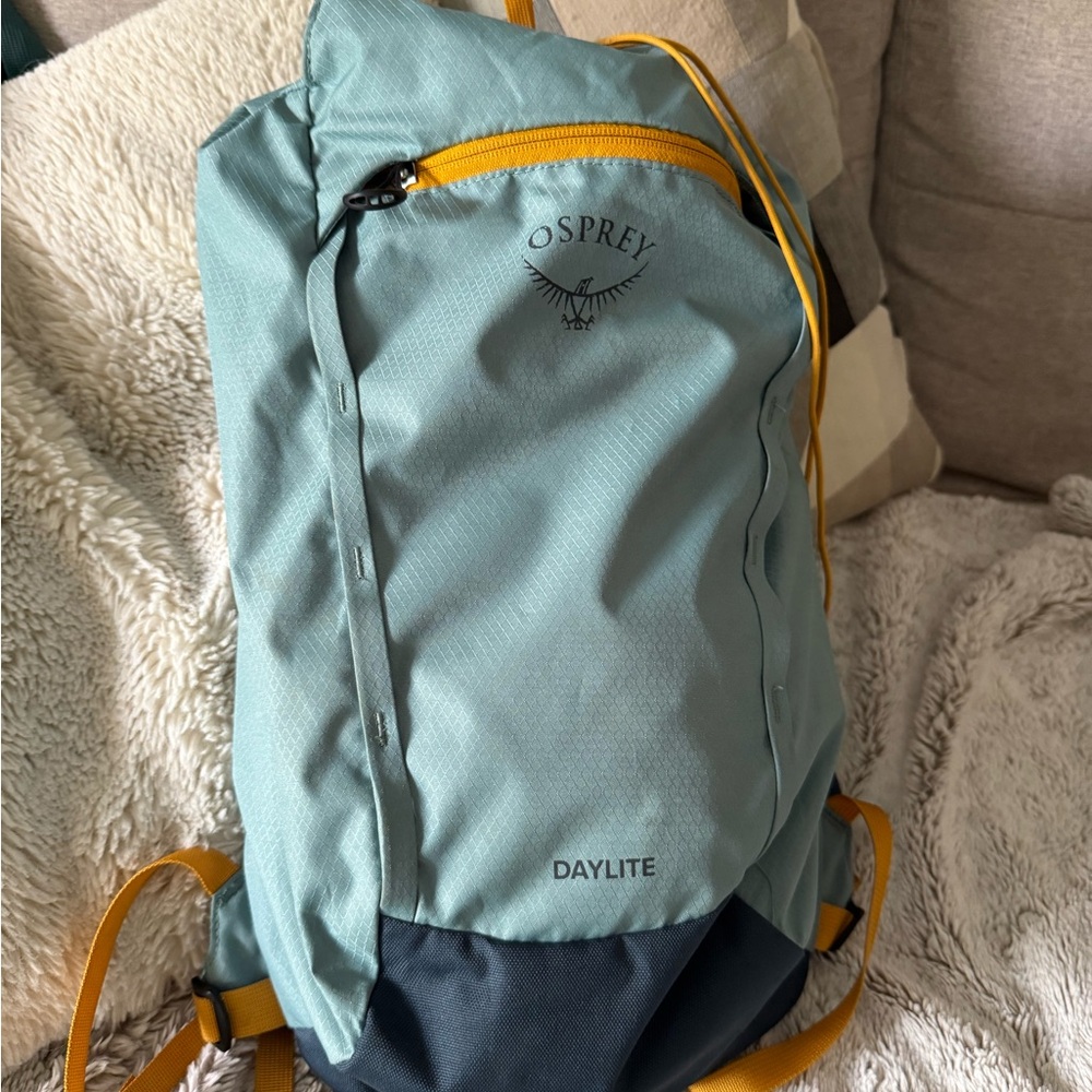 Osprey Daylite Backpack - Teal and Mustard